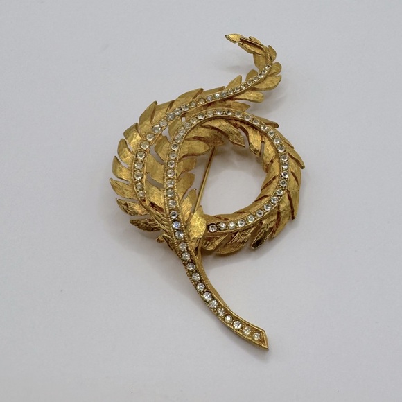 BELLINI Vintage Gold-Tone Crystal Leaf Brooch & Clip-On Earring Set - Picture 7 of 16